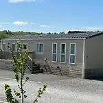 Luxury District Lodge-sleeps 4