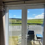 Luxury District Lodge-sleeps 4 *