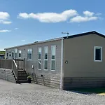 Luxury District Lodge-sleeps 4 شقة *