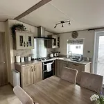 Luxury District Lodge-sleeps 4 شقة *
