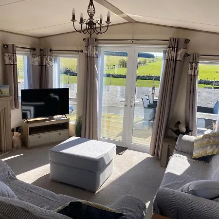 Luxury District Lodge-sleeps 4