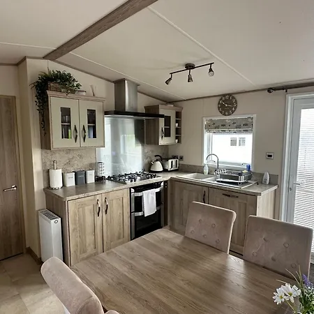 Luxury District Lodge-sleeps 4 דירה *