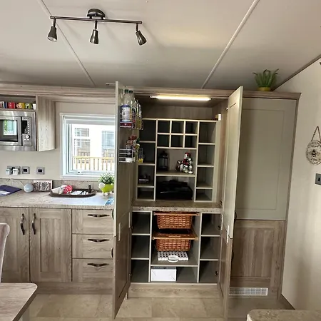 Luxury District Lodge-sleeps 4 דירה *