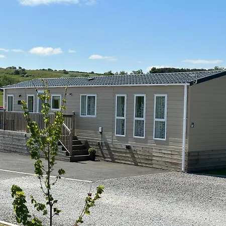 Luxury District Lodge-sleeps 4