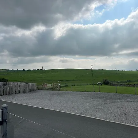 Luxury District Lodge-sleeps 4 Daire